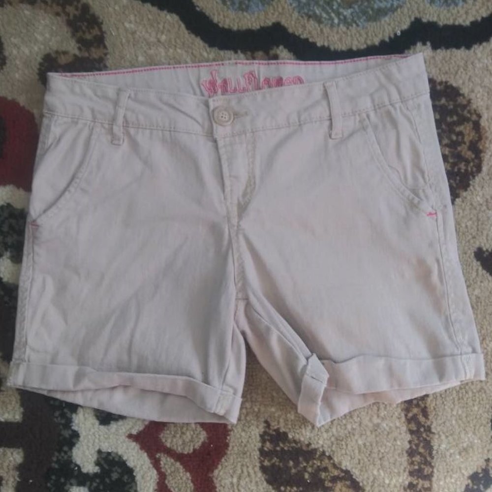 Wallflower Tan Cuffed Shorts Size 9